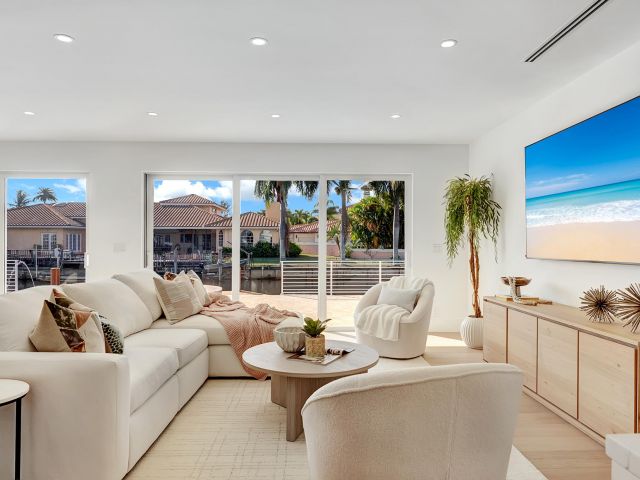 Продажа дома по адресу 580 SW 15th Street - фото 6861955