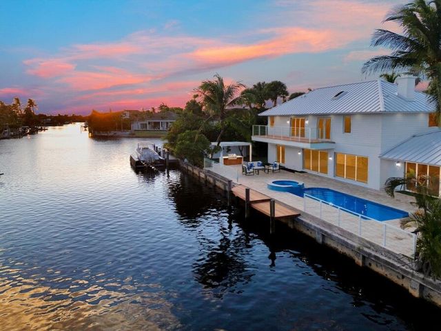 Продажа дома по адресу 580 SW 15th Street - фото 6861957