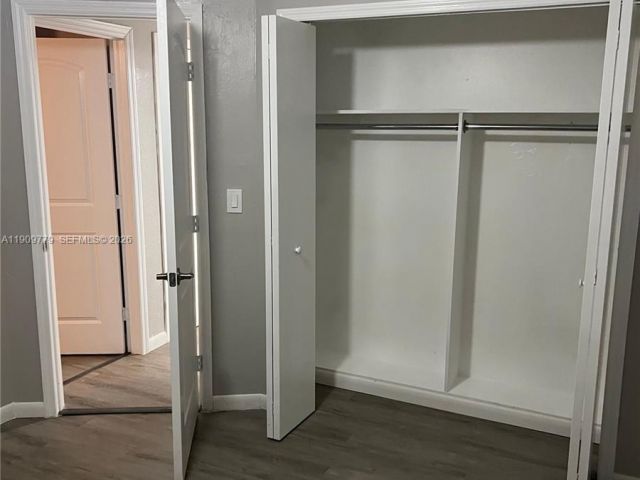 Продажа дома по адресу 417 SW 8th Ave - фото 7476180