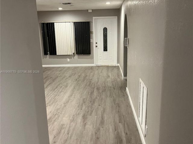 Продажа дома по адресу 417 SW 8th Ave - фото 7476185