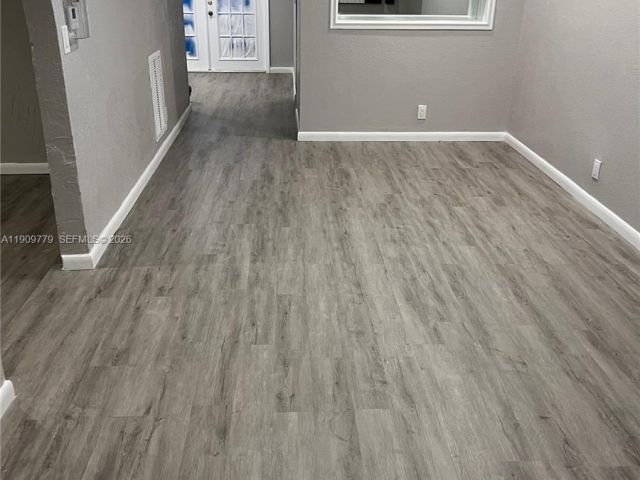 Продажа дома по адресу 417 SW 8th Ave - фото 7476188