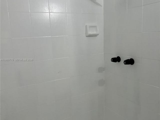 Продажа дома по адресу 417 SW 8th Ave - фото 7476190