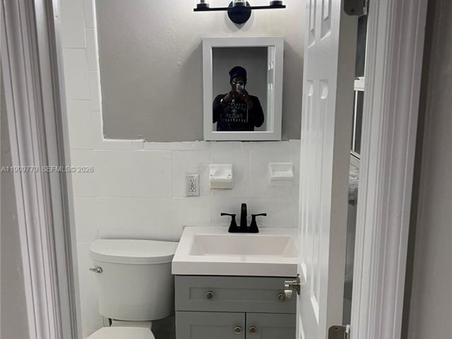 Продажа дома по адресу 417 SW 8th Ave - фото 7476191