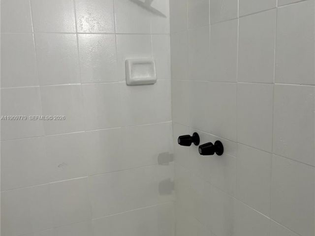 Продажа дома по адресу 417 SW 8th Ave - фото 7476192