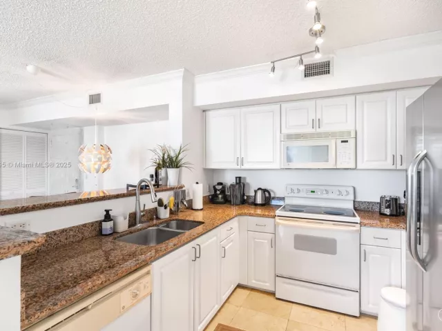 Продажа квартиры #2708 - фото 6774357