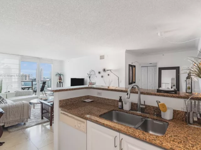 Продажа квартиры #2708 - фото 6774355