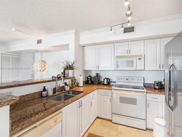 Продажа квартиры #2708 - фото 6774357