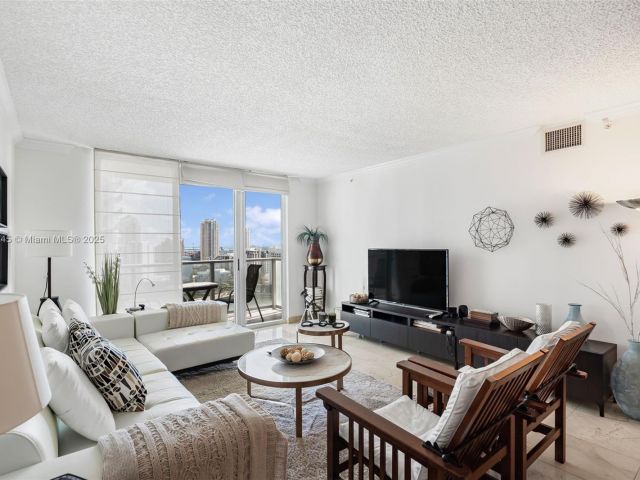 Продажа квартиры #2708 - фото 6774360