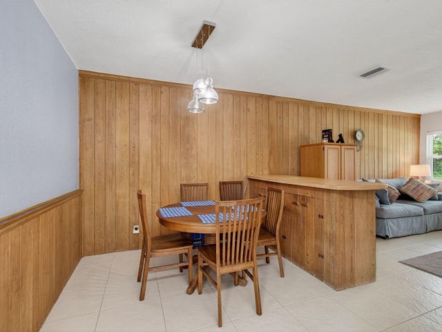 Продажа дома по адресу 254 NE 22nd Street - фото 6772395