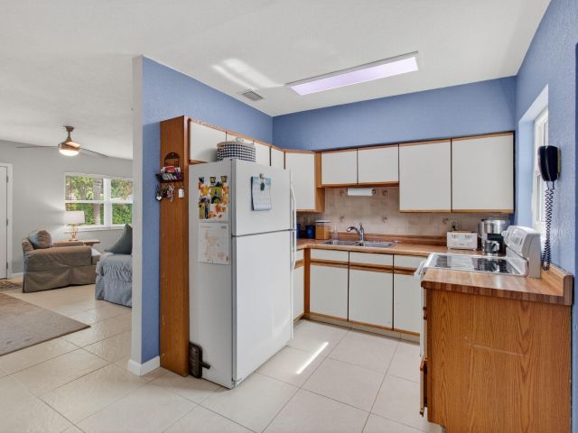 Продажа дома по адресу 254 NE 22nd Street - фото 6772397