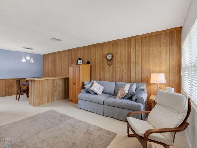 Продажа дома по адресу 254 NE 22nd Street - фото 6772399