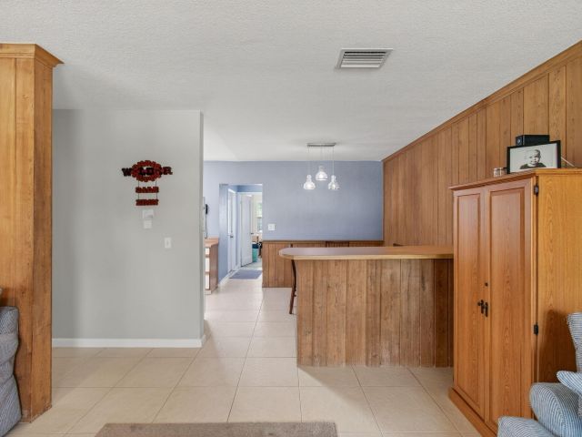 Продажа дома по адресу 254 NE 22nd Street - фото 6772400