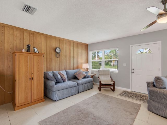 Продажа дома по адресу 254 NE 22nd Street - фото 6772401