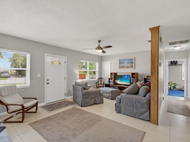 Продажа дома по адресу 254 NE 22nd Street - фото 6772403