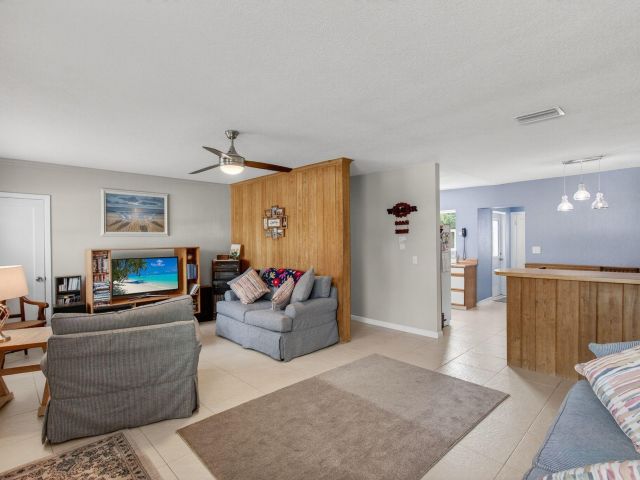 Продажа дома по адресу 254 NE 22nd Street - фото 6772405