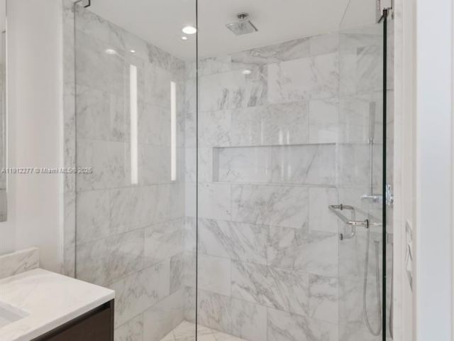 Продажа квартиры #2405 - фото 6774125