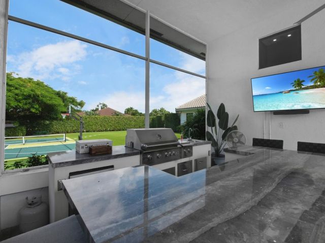 Продажа дома по адресу 15271 Tall Oak Avenue - фото 6774797