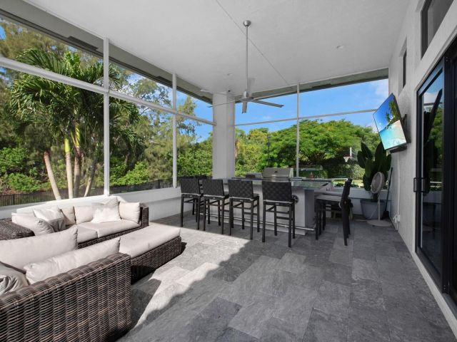 Продажа дома по адресу 15271 Tall Oak Avenue - фото 6774799