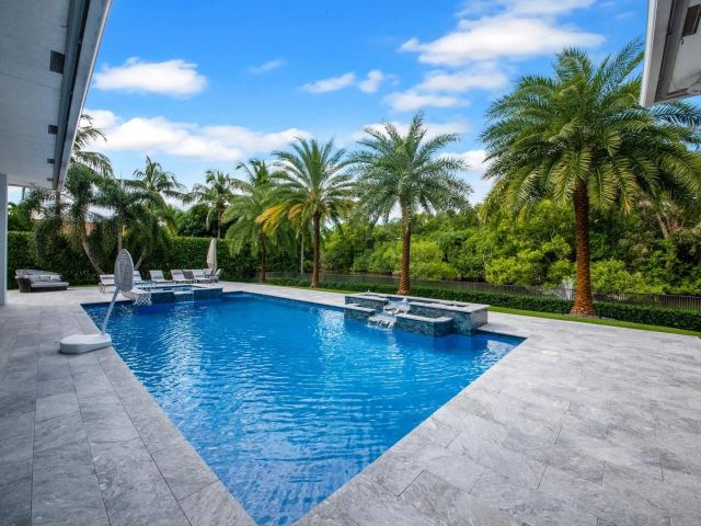 Продажа дома по адресу 15271 Tall Oak Avenue - фото 6774801