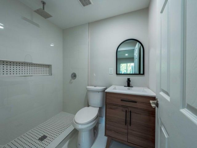 Дом в аренду по адресу 1405 NW 7th Terrace - фото 6774510