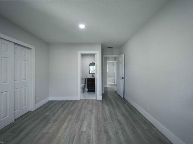 Дом в аренду по адресу 1405 NW 7th Terrace - фото 6774511