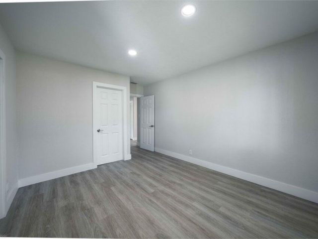 Дом в аренду по адресу 1405 NW 7th Terrace - фото 6774512