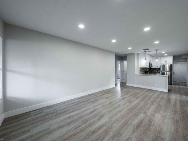 Дом в аренду по адресу 1405 NW 7th Terrace - фото 6774516