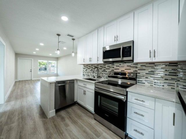 Дом в аренду по адресу 1405 NW 7th Terrace - фото 6774518