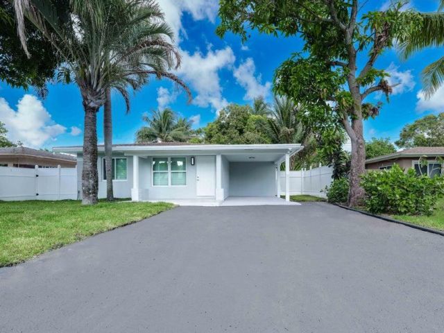 Дом в аренду по адресу 1405 NW 7th Terrace - фото 6774523