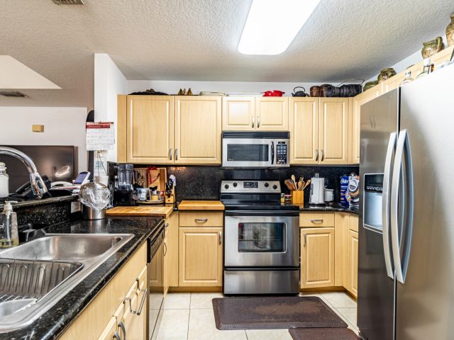 Дом в аренду по адресу 3381 Commodore Court - фото 6775053