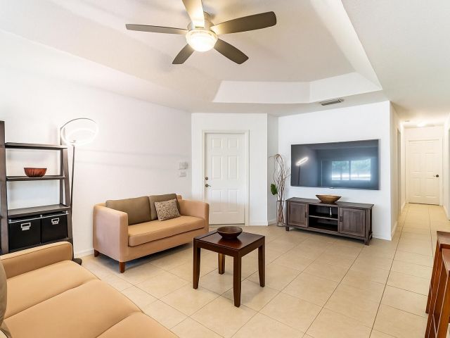 Дом в аренду по адресу 3381 Commodore Court - фото 6775055