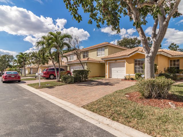 Дом в аренду по адресу 3381 Commodore Court - фото 6775059