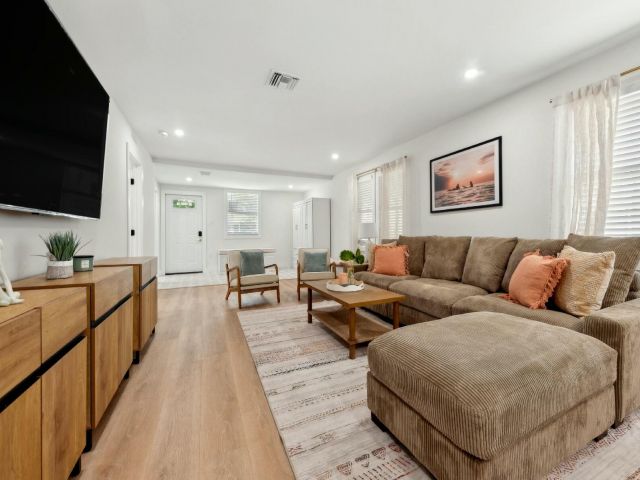 Дом в аренду по адресу 125 NW 3rd Avenue - фото 6774833