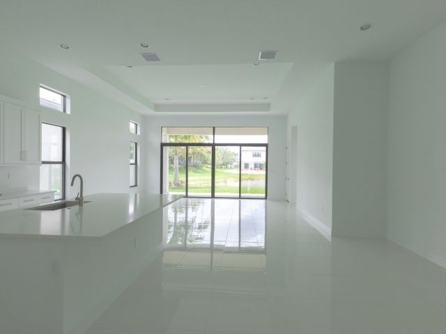 Продажа дома по адресу 8252 Crystal Downs Avenue - фото 6775364