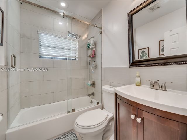 Продажа дома по адресу 7440 Fillmore St - фото 8953849
