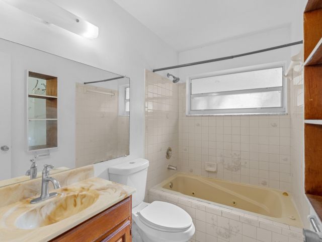 Продажа дома по адресу 2031 Pinehurst Drive - фото 6808397