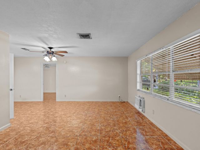 Продажа дома по адресу 2031 Pinehurst Drive - фото 6808398