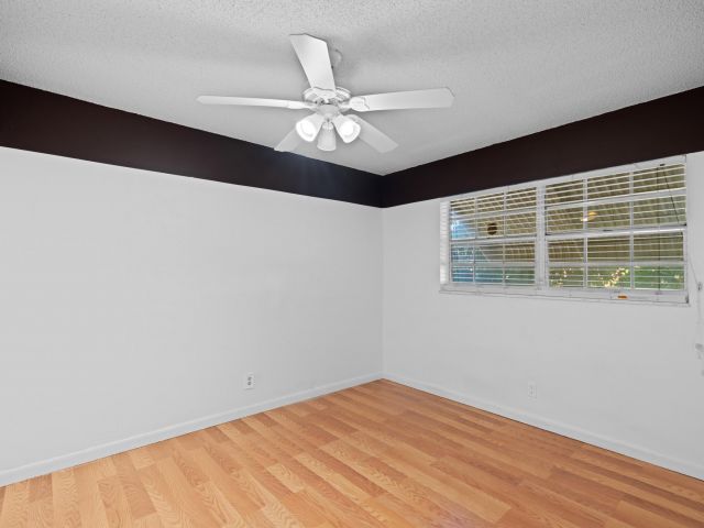 Продажа дома по адресу 2031 Pinehurst Drive - фото 6808399