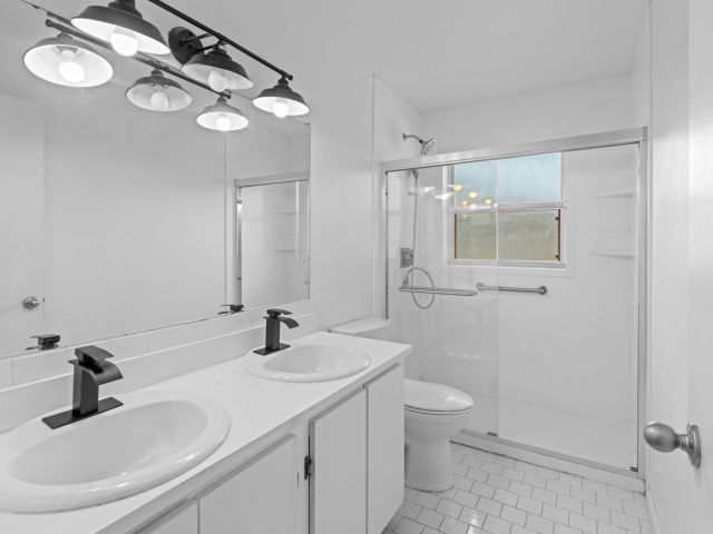 Продажа дома по адресу 2031 Pinehurst Drive - фото 6808402