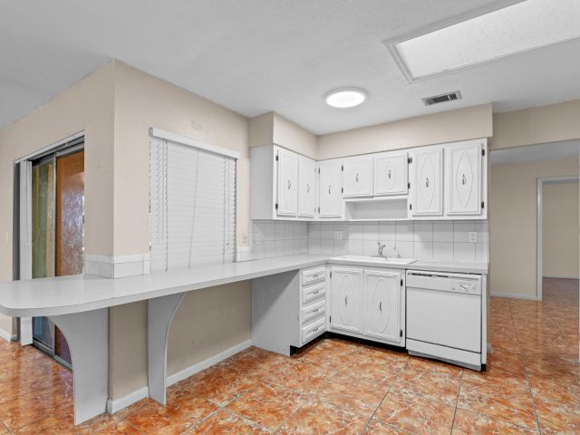 Продажа дома по адресу 2031 Pinehurst Drive - фото 6808405