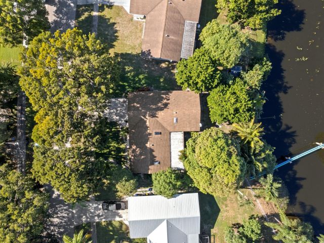 Продажа дома по адресу 2031 Pinehurst Drive - фото 6808413