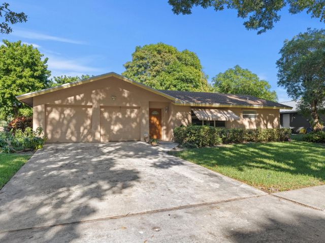 Продажа дома по адресу 2031 Pinehurst Drive - фото 6808416