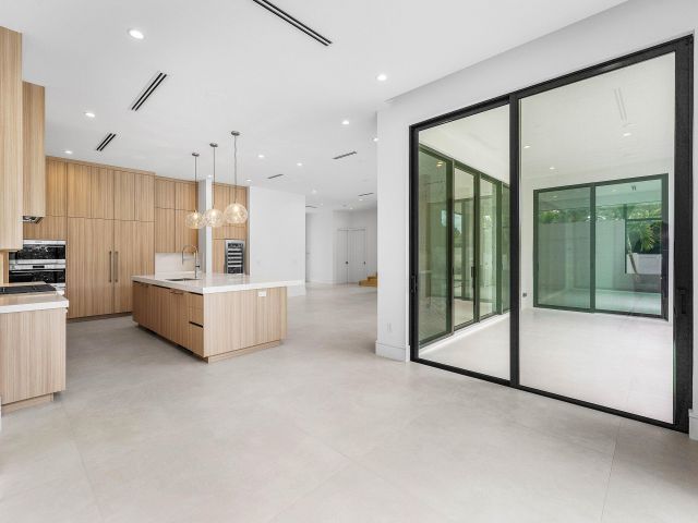 Продажа дома по адресу 498 NE 6th Street - фото 6775274