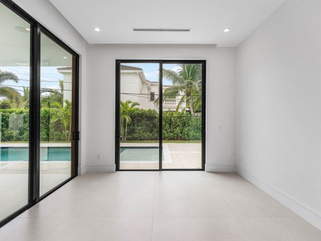 Продажа дома по адресу 498 NE 6th Street - фото 6775275