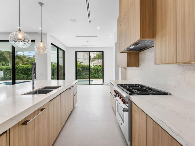 Продажа дома по адресу 498 NE 6th Street - фото 6775277