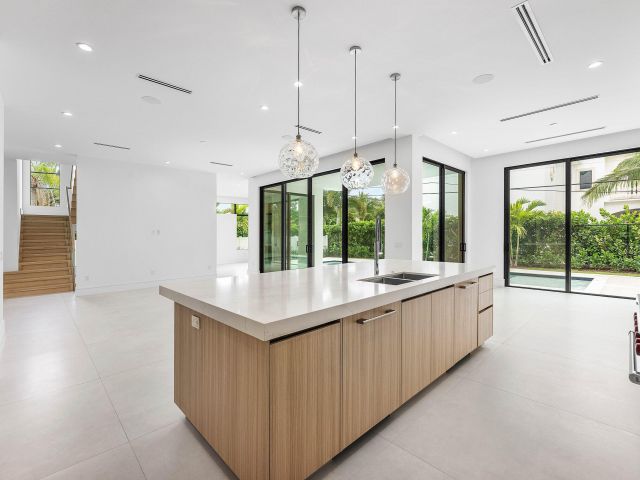 Продажа дома по адресу 498 NE 6th Street - фото 6775278