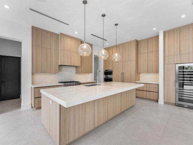 Продажа дома по адресу 498 NE 6th Street - фото 6775279