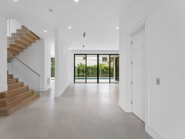 Продажа дома по адресу 498 NE 6th Street - фото 6862878