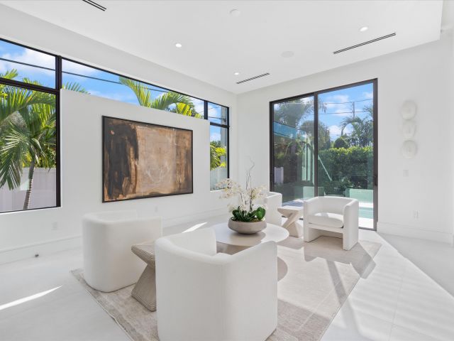 Продажа дома по адресу 498 NE 6th Street - фото 6862881