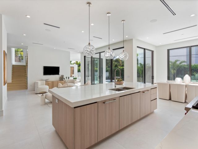 Продажа дома по адресу 498 NE 6th Street - фото 6862884